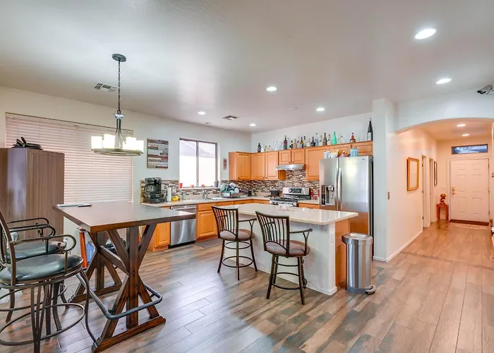 Backyard Billiards & Bbq! Desert Holiday home Surprise