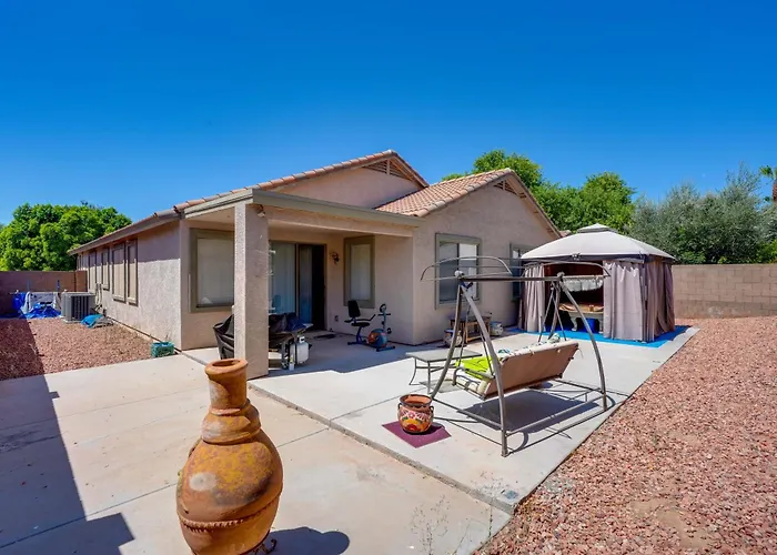 Holiday home Backyard Billiards & Bbq! Desert *
