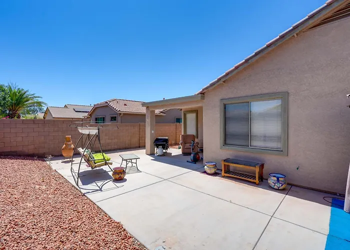 Holiday home Backyard Billiards & Bbq! Desert Surprise
